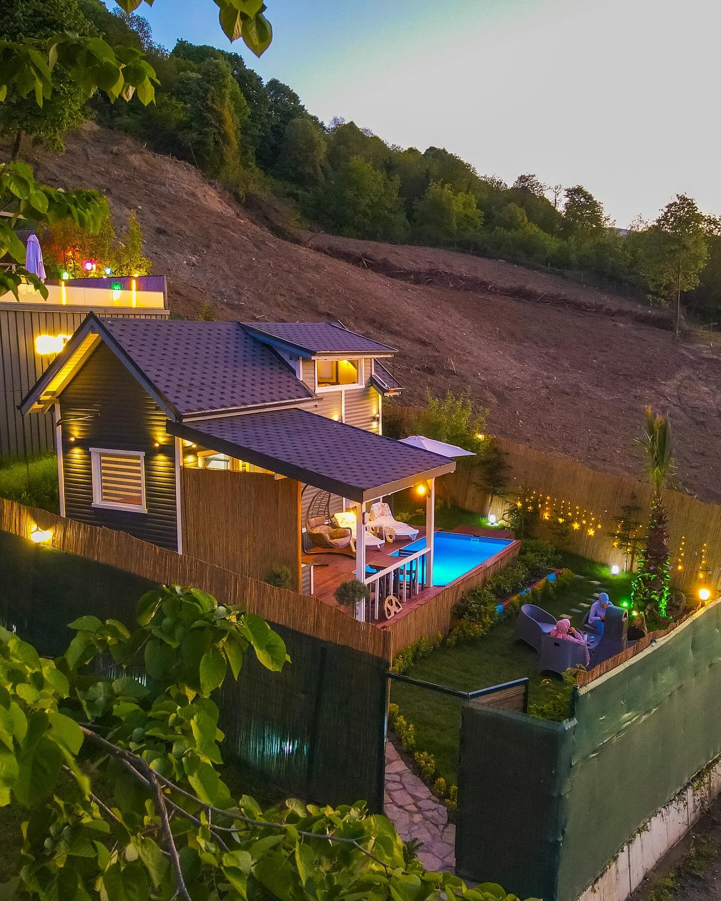 Rose A-Frame Bungalov